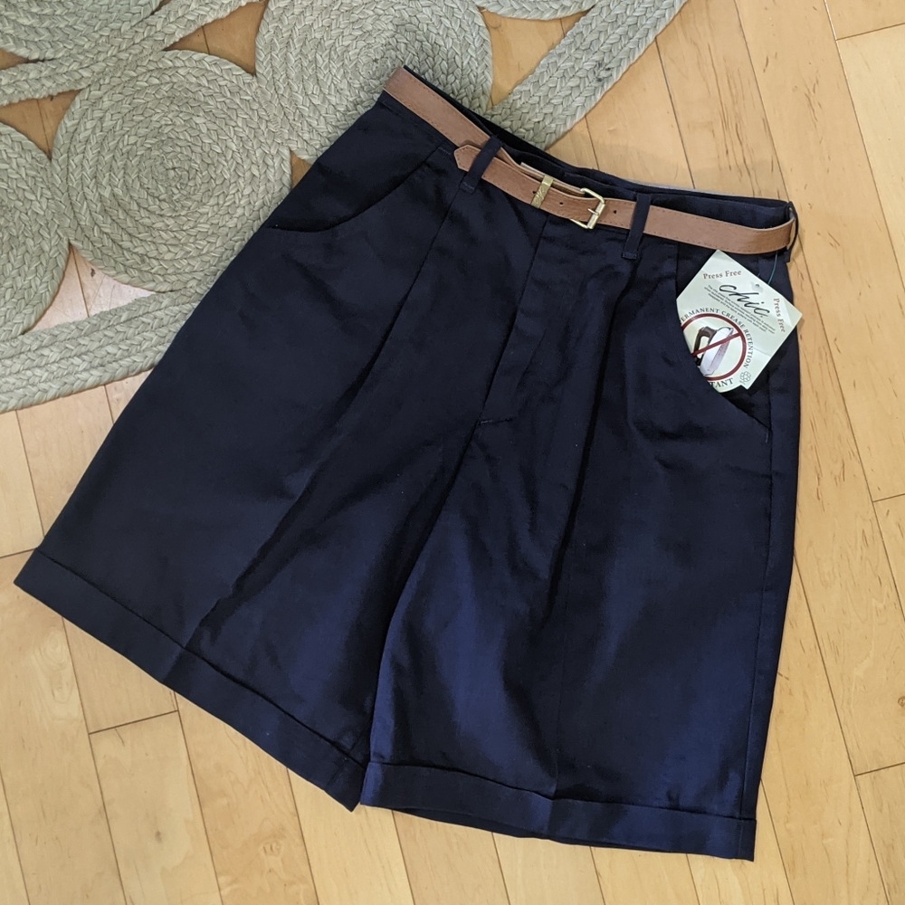 Vintage chic dead stock high waist pleated shorts